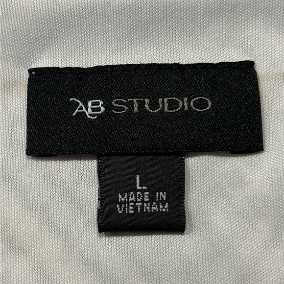 AB Studio sleeveless black and white shirt with a laced V-neck - Picture 5 of 7